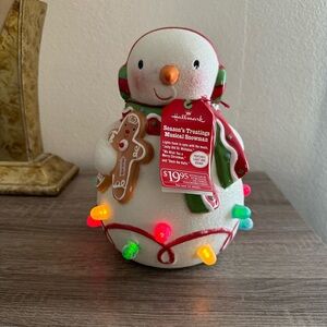 Hallmark 2010 Season's Treatings Musical Snowman Gumdrops Lights and Sound